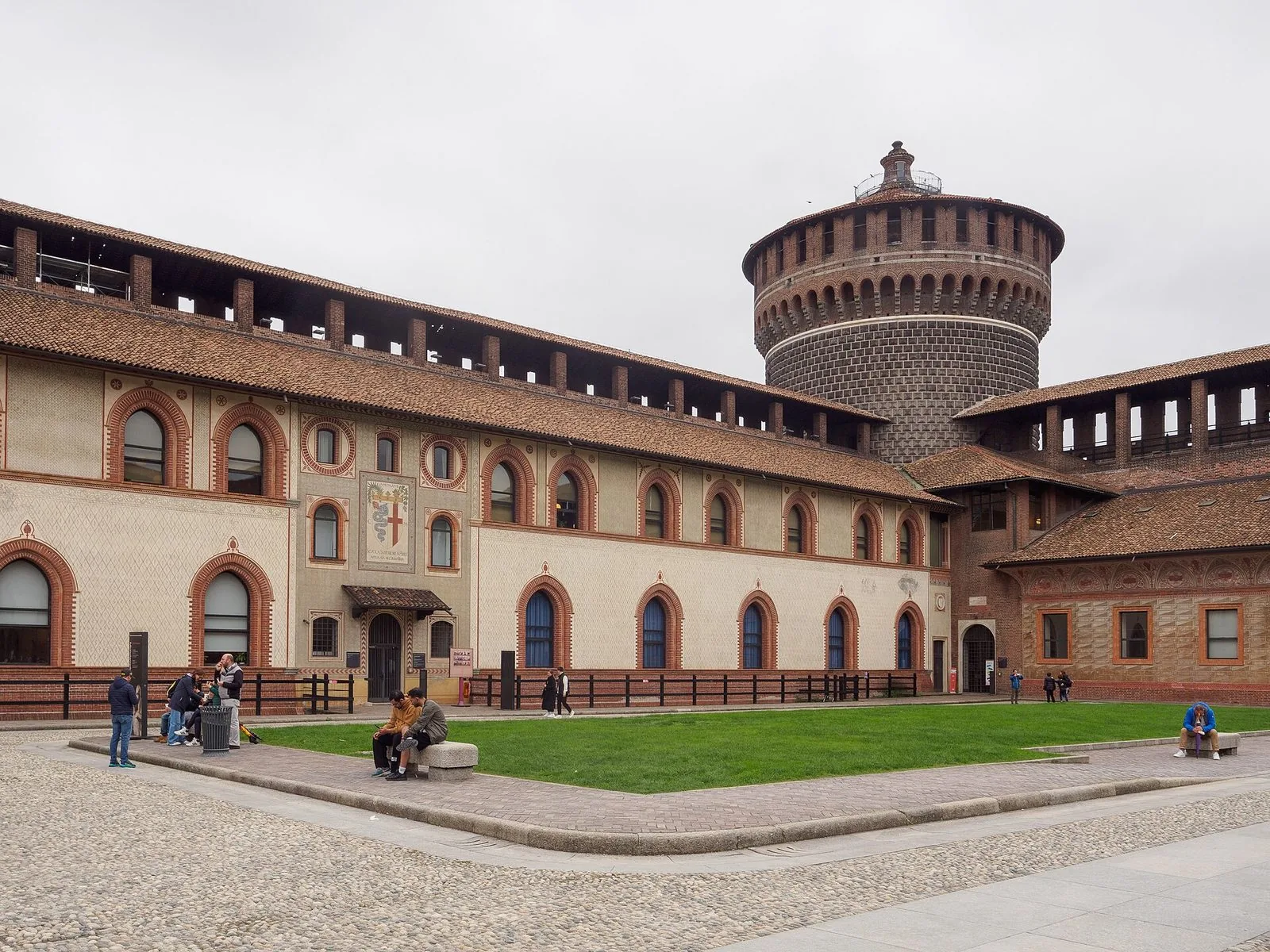 Il Cortile delle Armi del Castello Sforzesco di Milano